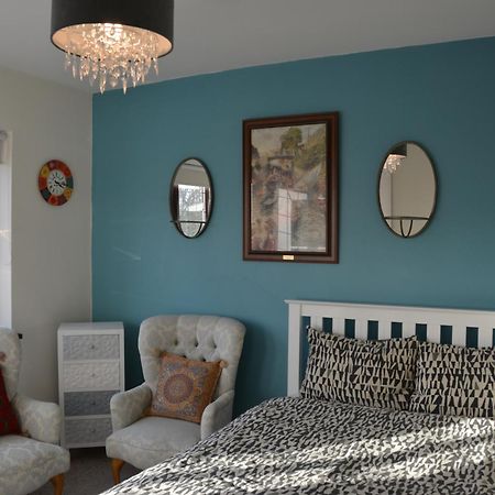 Cozy, Modern, Spacious 4 Bedroom House In London Romford Buitenkant foto