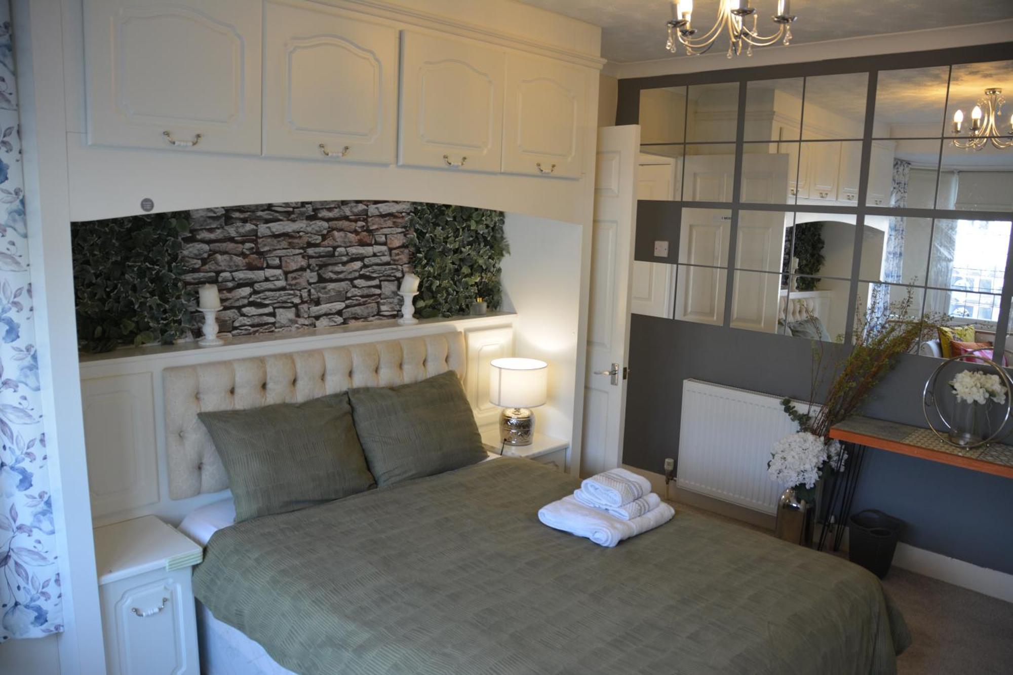 Cozy, Modern, Spacious 4 Bedroom House In London Romford Buitenkant foto