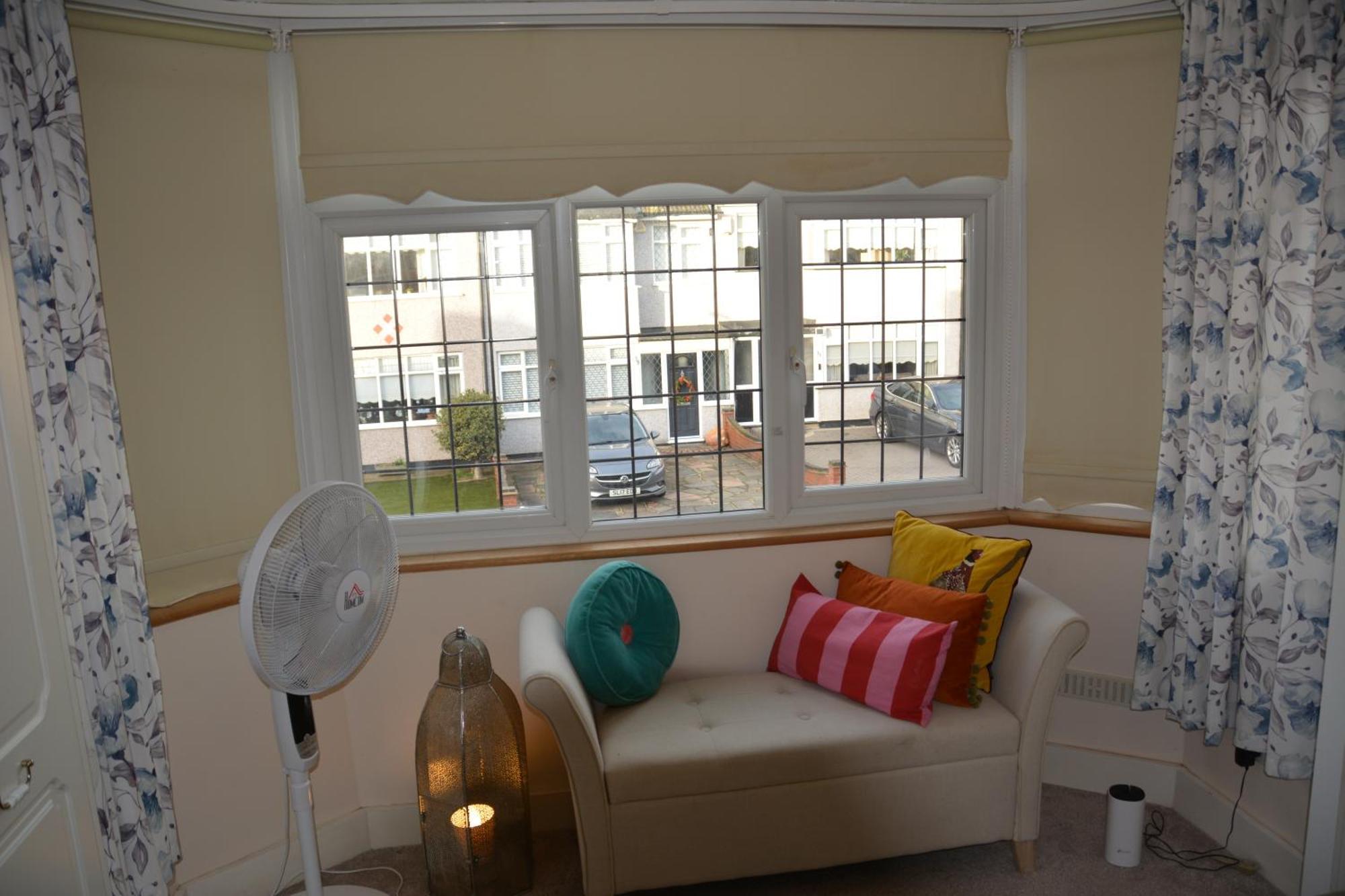 Cozy, Modern, Spacious 4 Bedroom House In London Romford Buitenkant foto